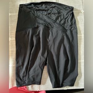 NWOT maternity biker shorts